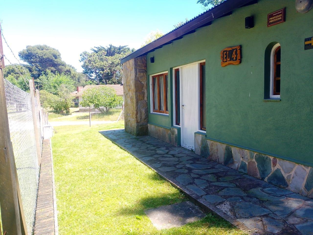 Casa en venta - 2 Dormitorios 2 Baños - 648mts2 - Villa Gesell