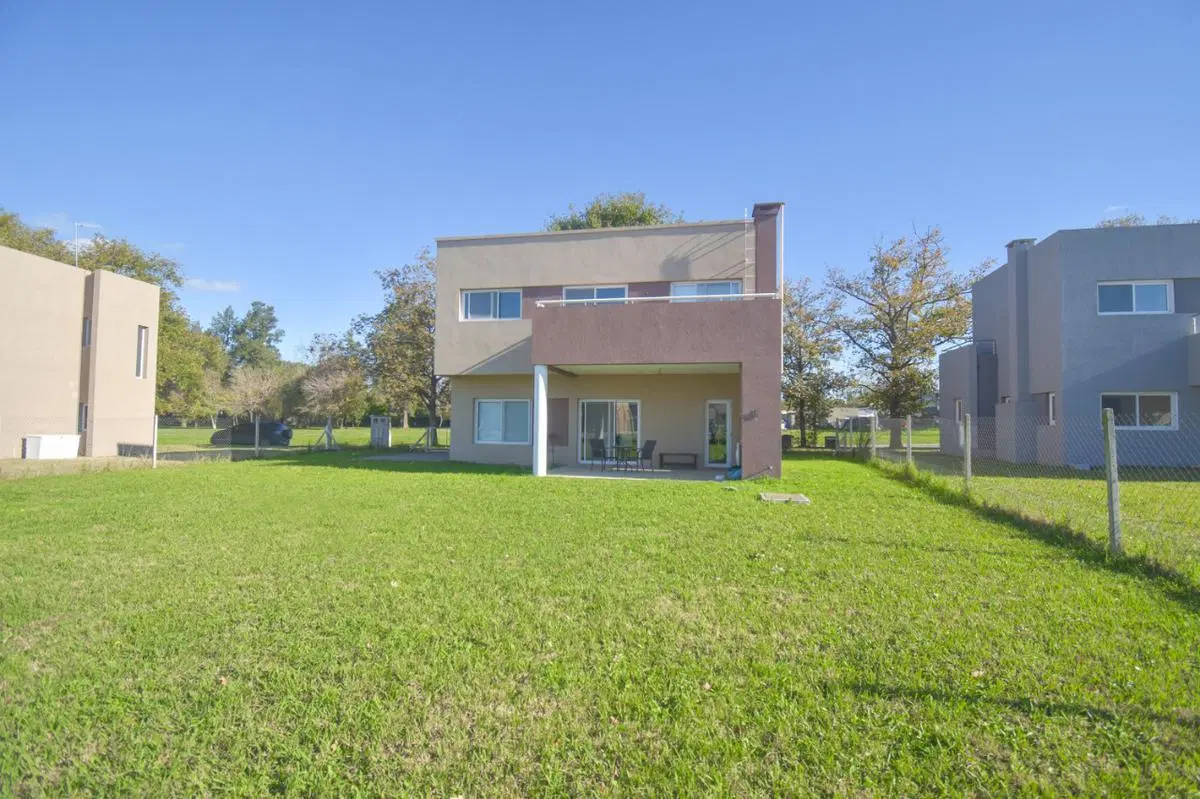 Casa en venta - 3 dormitorios 2 baños - 176mts2 - Fincas de Hudson [FINANCIADA] 8
