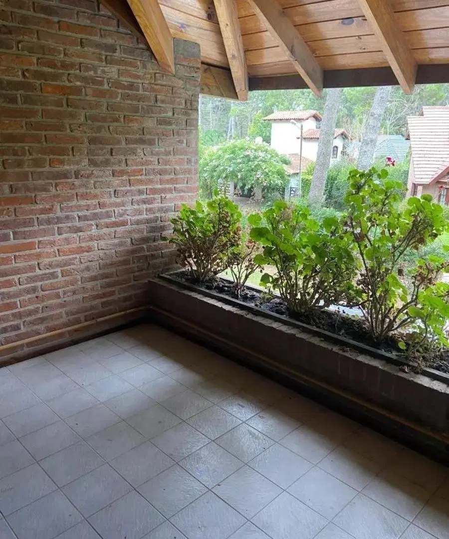 Casa en venta - 4 Dormitorios 3 Baños - Cocheras - 780Mts2 - Pinamar 1