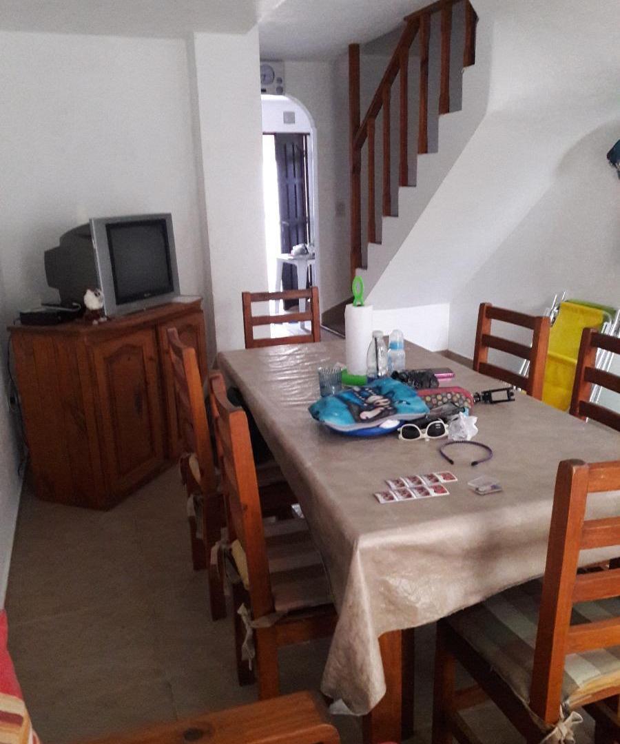 Casa en venta - 3 Dormitorios 2 Baños - Cochera - 78Mts2 - Las Toninas