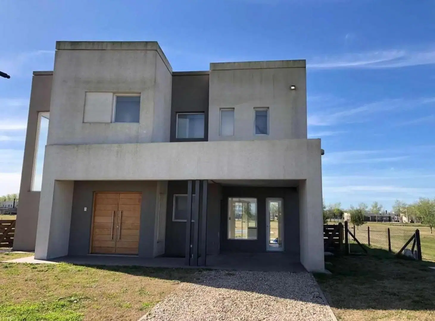 Casa en venta - 3 Dormitorios 3 Baños - La Plata 5