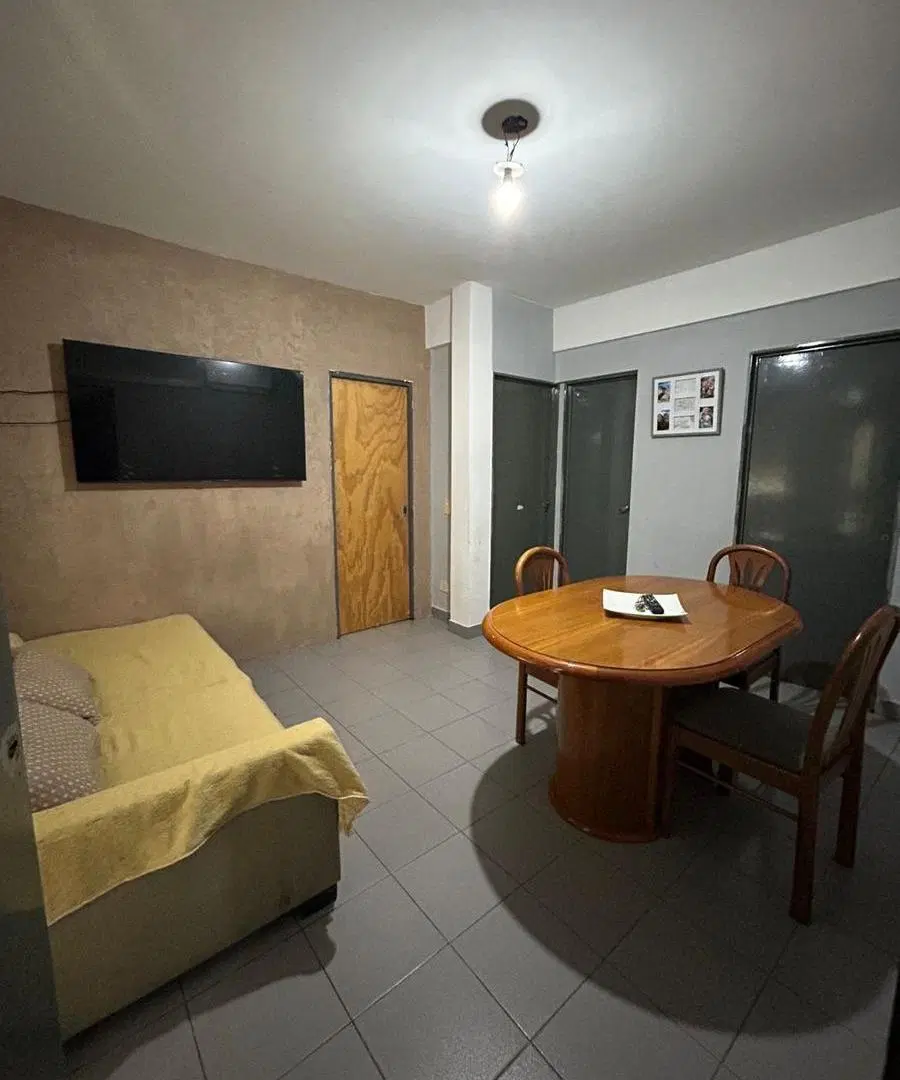 Departamento en venta - 2 Dormitorios 1 Baño - Pompeya 3