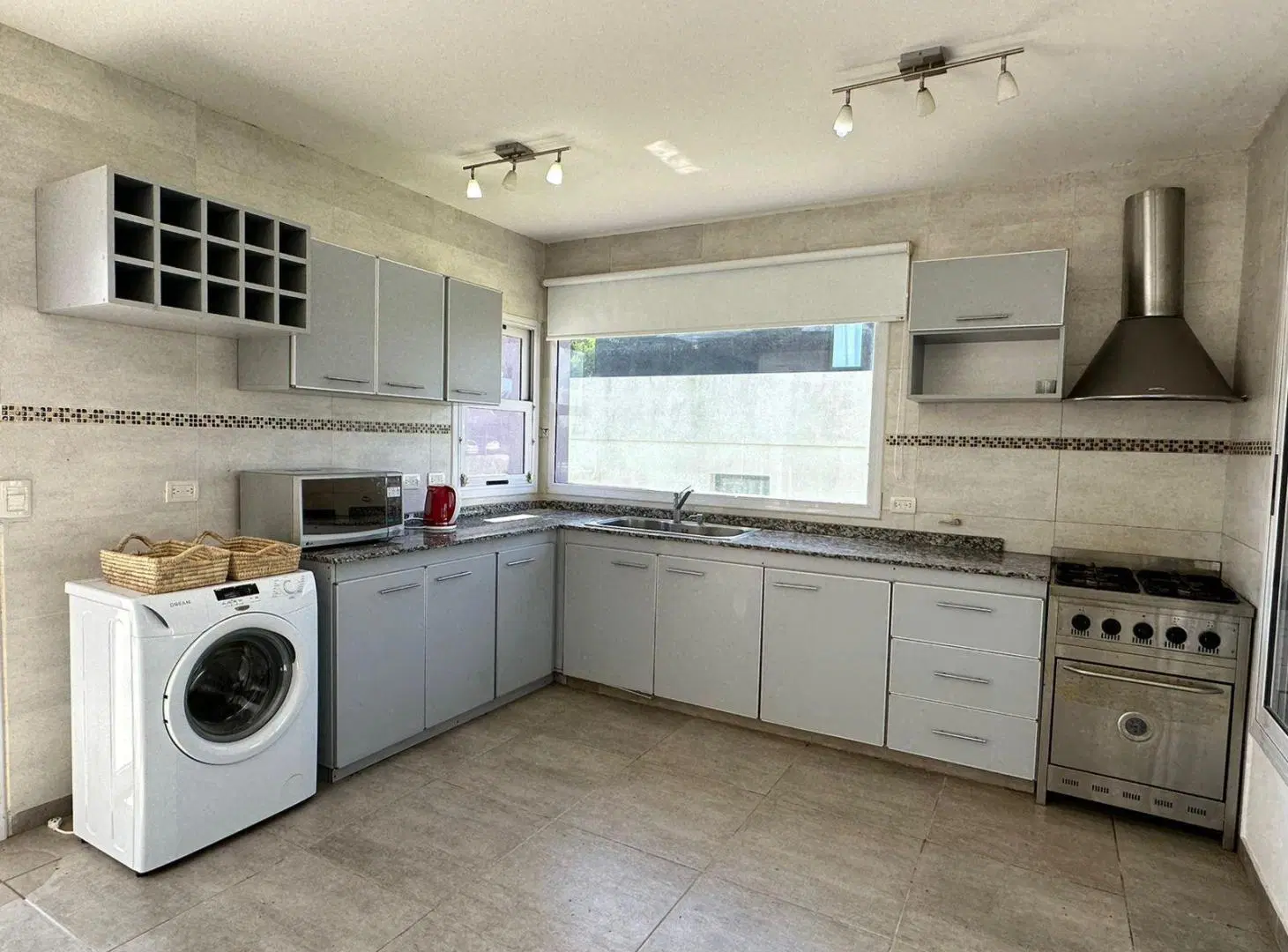 Casa en venta - 4 Dormitorios 4 Baños - Pinamar 5
