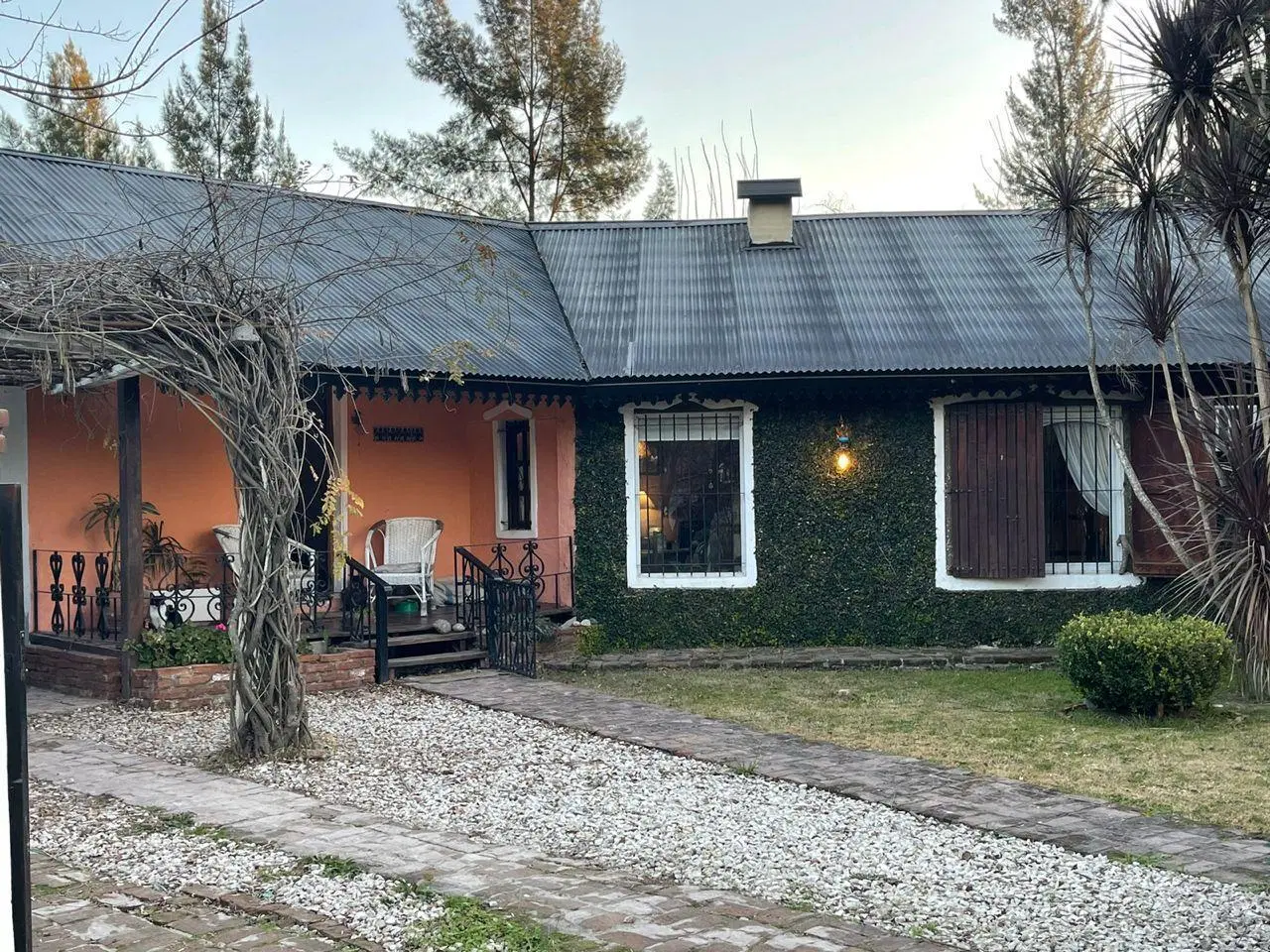 Casa en venta - 3 dormitorios 3 baños - 200mts2 - Presidente Peron 1
