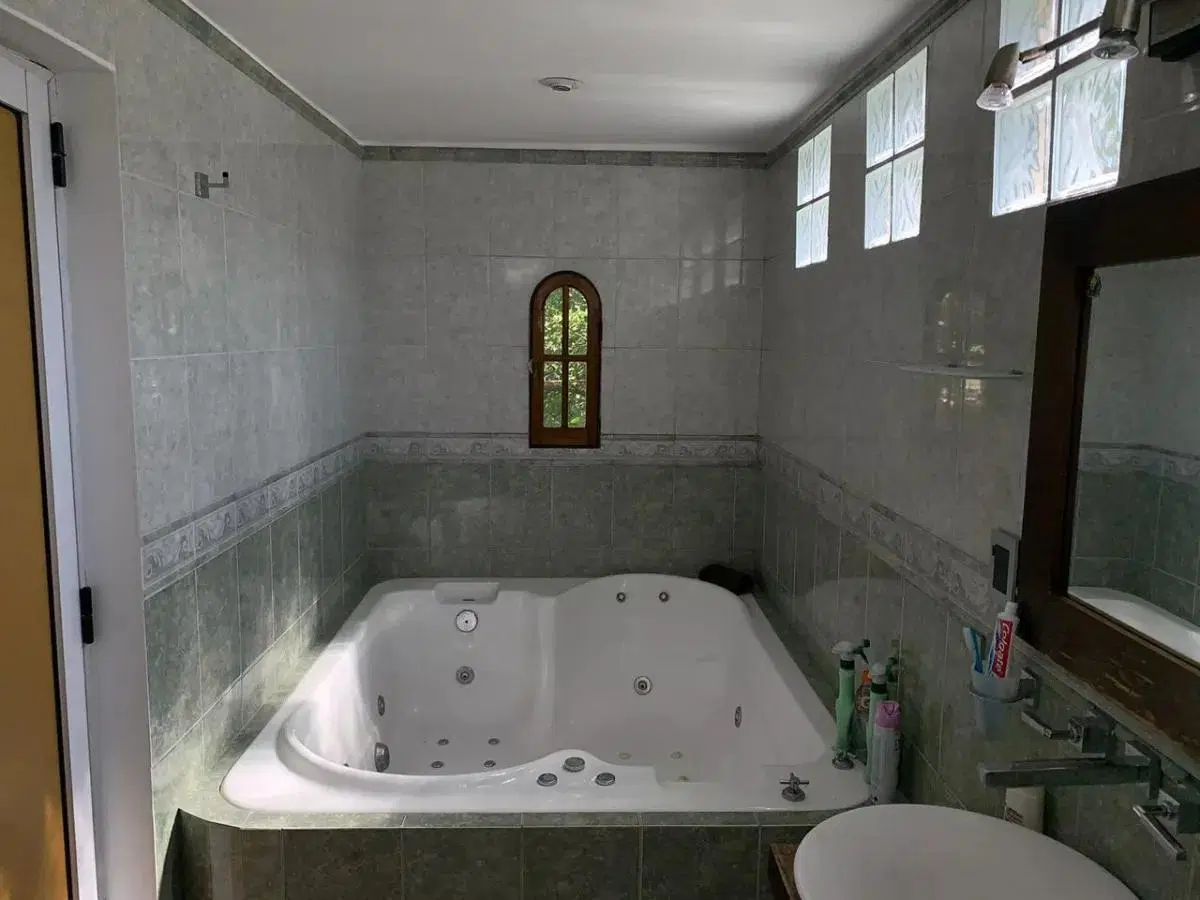 Casa en venta - 4 Dormitorios 3 Baños - Cocheras - 538Mts2 - Villa Udaondo, Ituzaingó 5