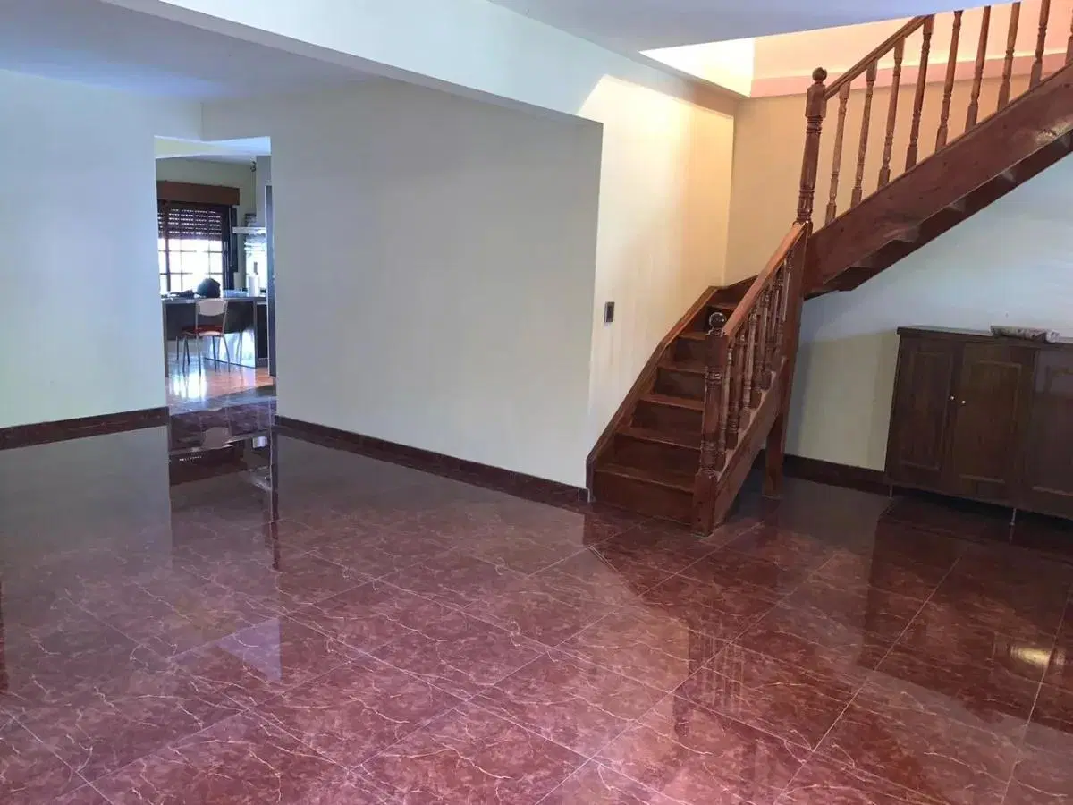 Casa en venta - 4 Dormitorios 3 Baños - Cocheras - 538Mts2 - Villa Udaondo, Ituzaingó 2