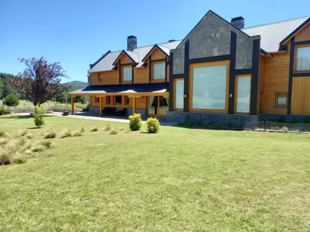 Casa en venta - 6 Dormitorios 7 Baños 2 Cocheras - 3098Mts2 - San Martín de Los Andes 1