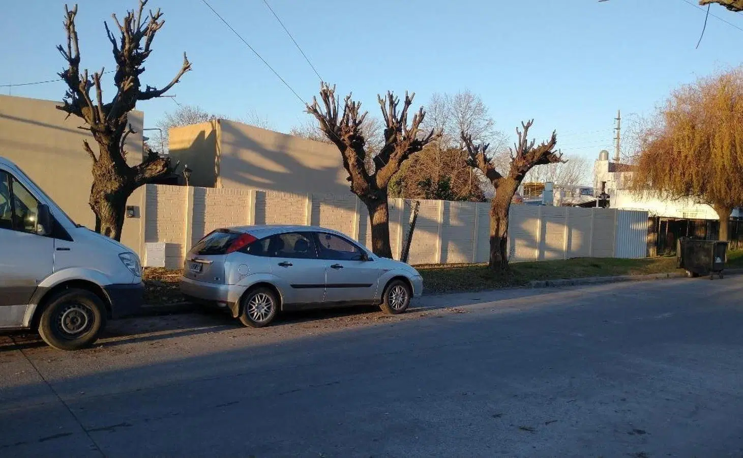 Casa en venta -3 dormitorios 3 baños - patio parrilla - 325 mts2 - Chivilcoy 1