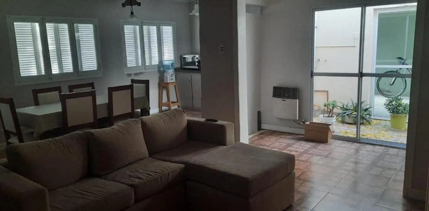 Casa en venta -3 dormitorios 3 baños - patio parrilla - 325 mts2 - Chivilcoy 4