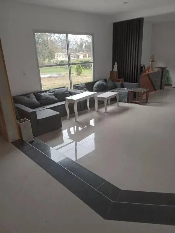 Casa en venta - 3 Dormitorios 3 Baños - Cochera - 2.940Mts2 - Marcos Paz 2