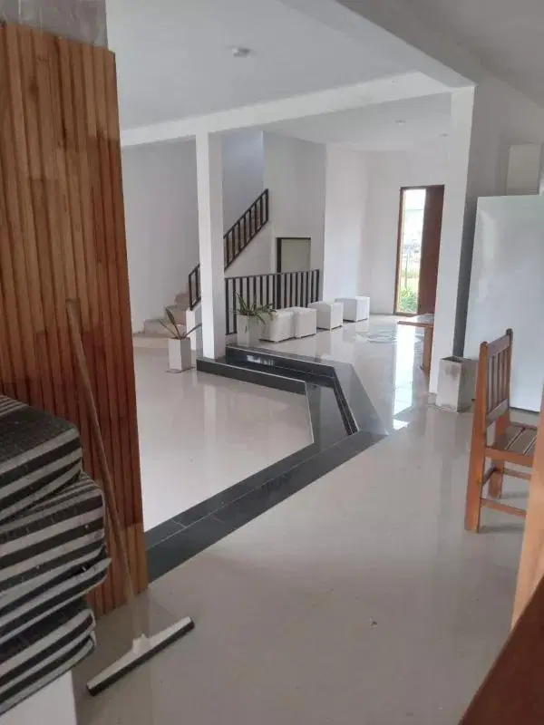 Casa en venta - 3 Dormitorios 3 Baños - Cochera - 2.940Mts2 - Marcos Paz 5