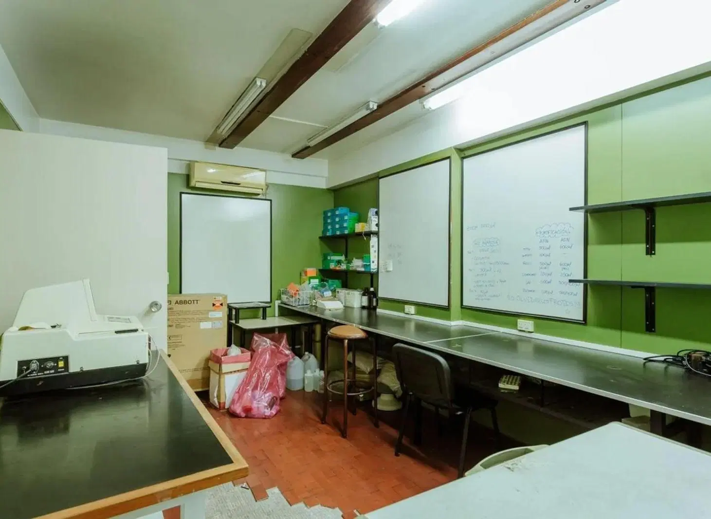 Local Comercial en venta - 15 Ambientes 6 Baños - Parque Patricios 3
