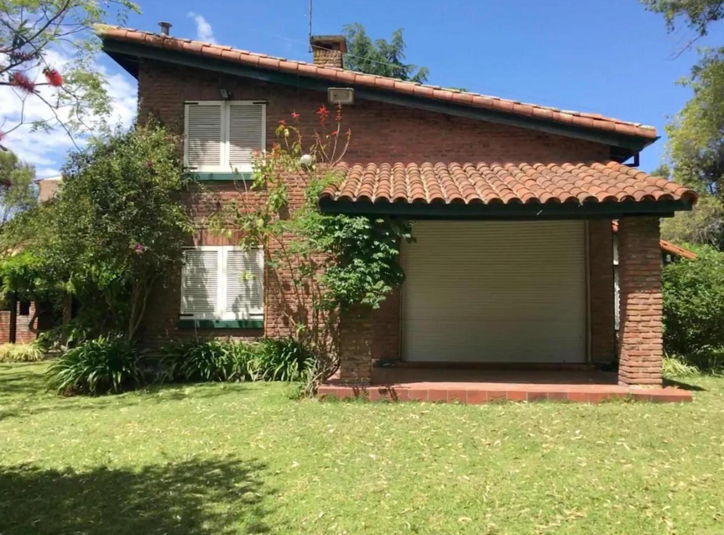 Casa en venta - 4 Dormitorios 3 Baños - Ranelagh