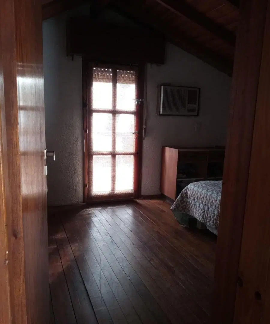 Casa en venta - 3 Dormitorios 2 Baños - Villa Gesell 5