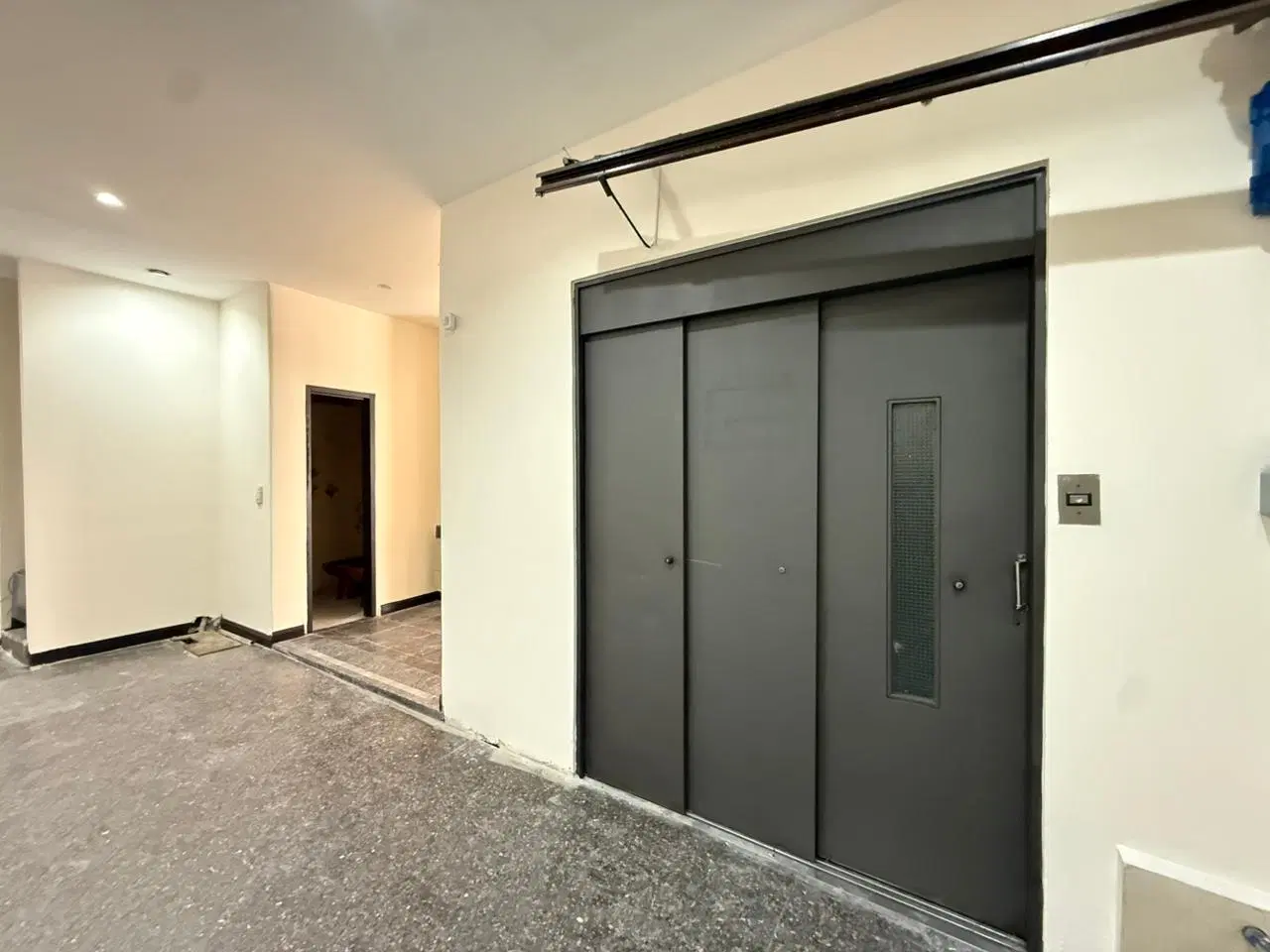 Local en Alquiler - 3 Baños - 480mts - Avellaneda 5