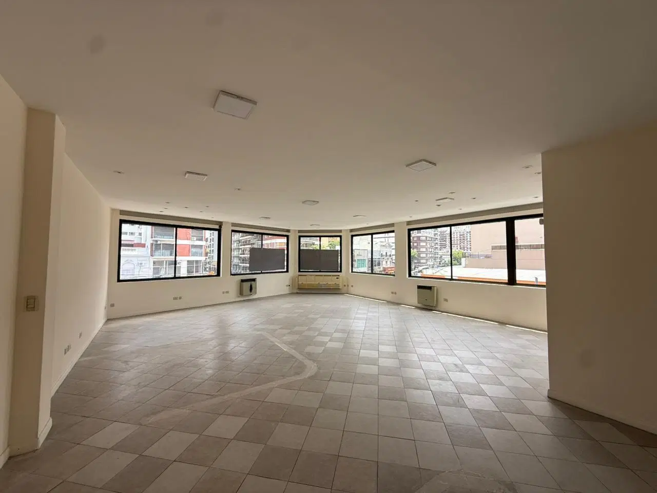 Local en Alquiler - 3 Baños - 480mts - Avellaneda 4