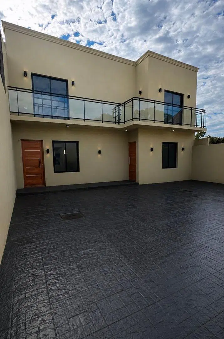 Casa en Venta - 2 Dormitorios 2 Baños - 75.18mts - Santa Teresita 3