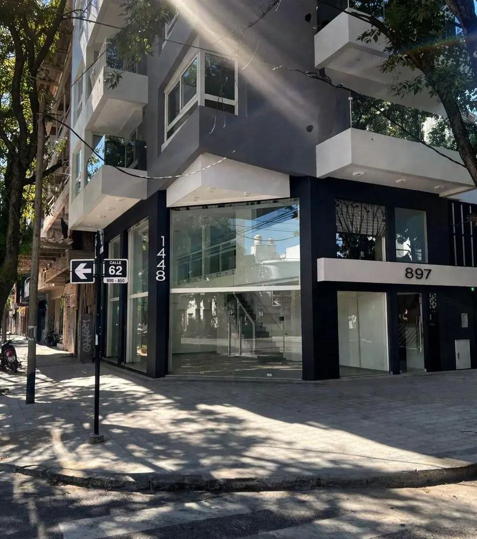 Local Comercial en alquiler - 90mts2 - La Plata 3