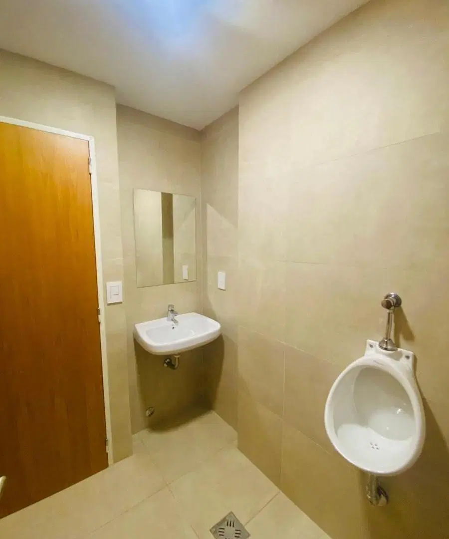 Local Comercial en alquiler - 90mts2 - La Plata 1