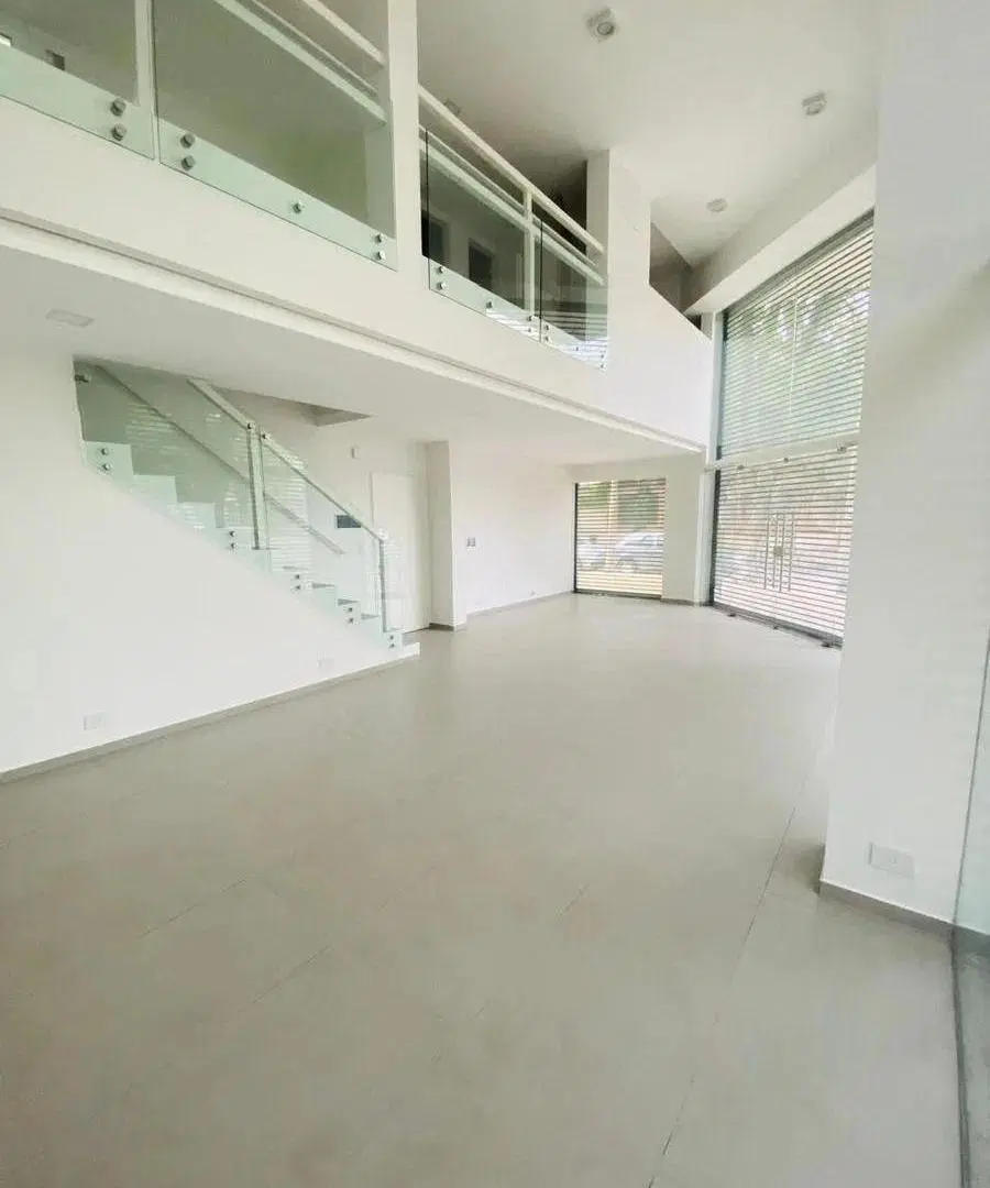 Local Comercial en alquiler - 90mts2 - La Plata 4