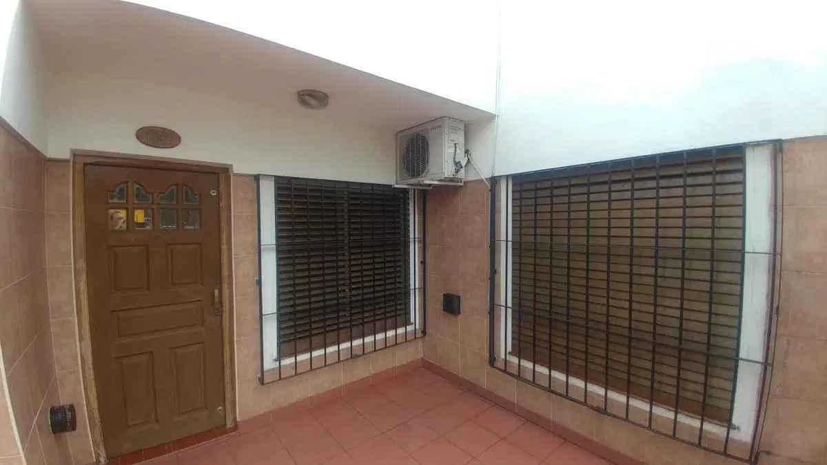 Casa en venta - 4 Dormitorios 2 Baños - Cochera - 230Mts2 - Lomas de Zamora 4