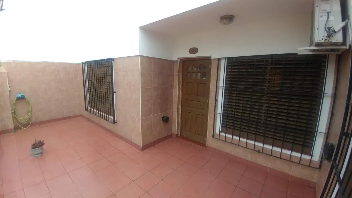 Casa en venta - 4 Dormitorios 2 Baños - Cochera - 230Mts2 - Lomas de Zamora 5