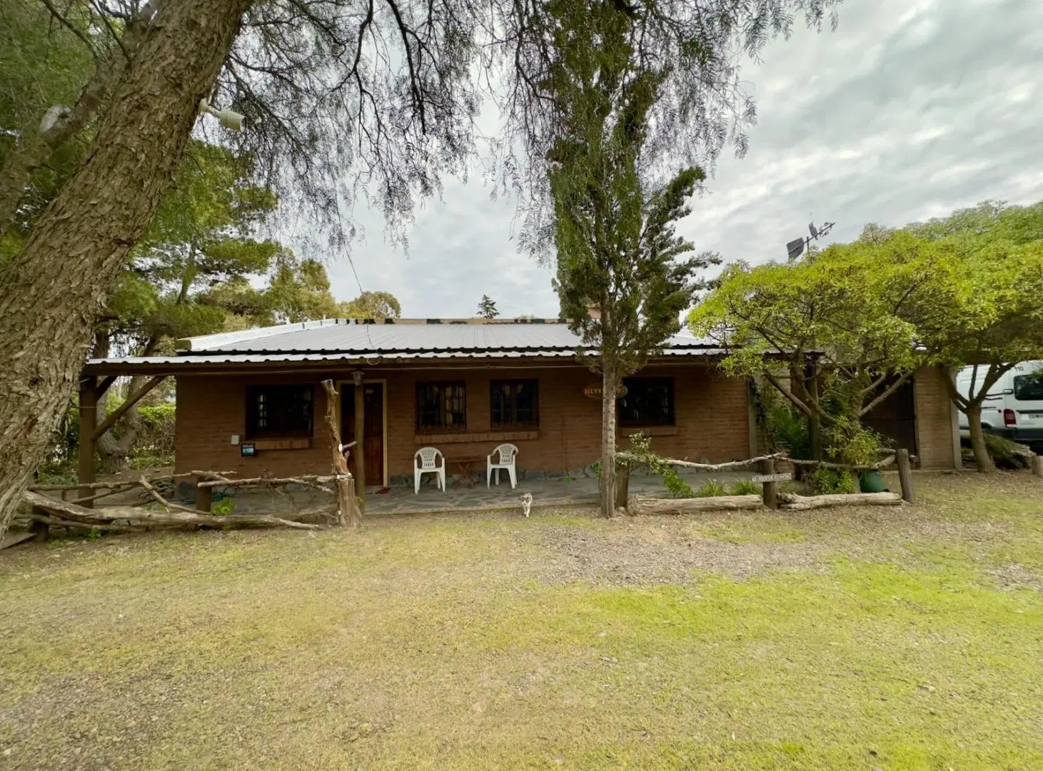 Casa con cuatro cabañas en venta - 6 dormitorios 6 baños - 298mts2 - Bahía San Blas 3