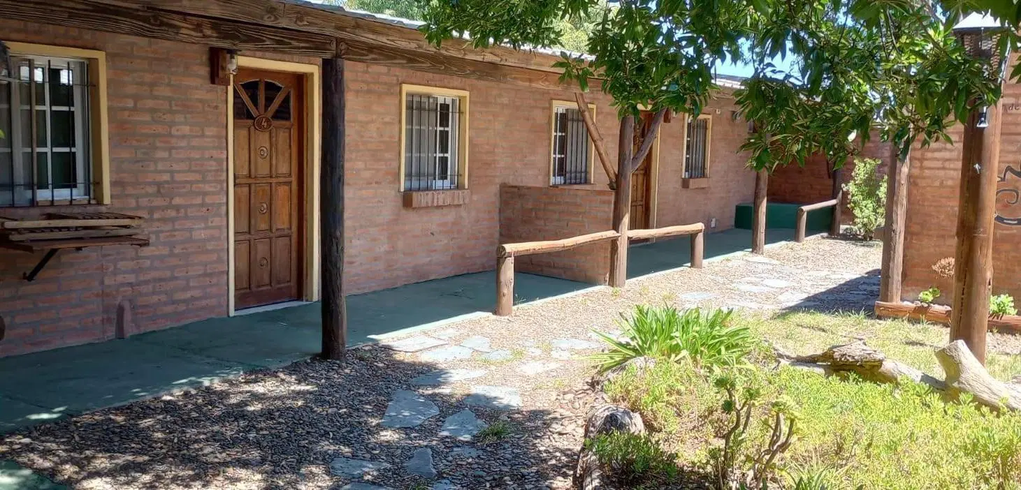Casa con cuatro cabañas en venta - 6 dormitorios 6 baños - 298mts2 - Bahía San Blas 1