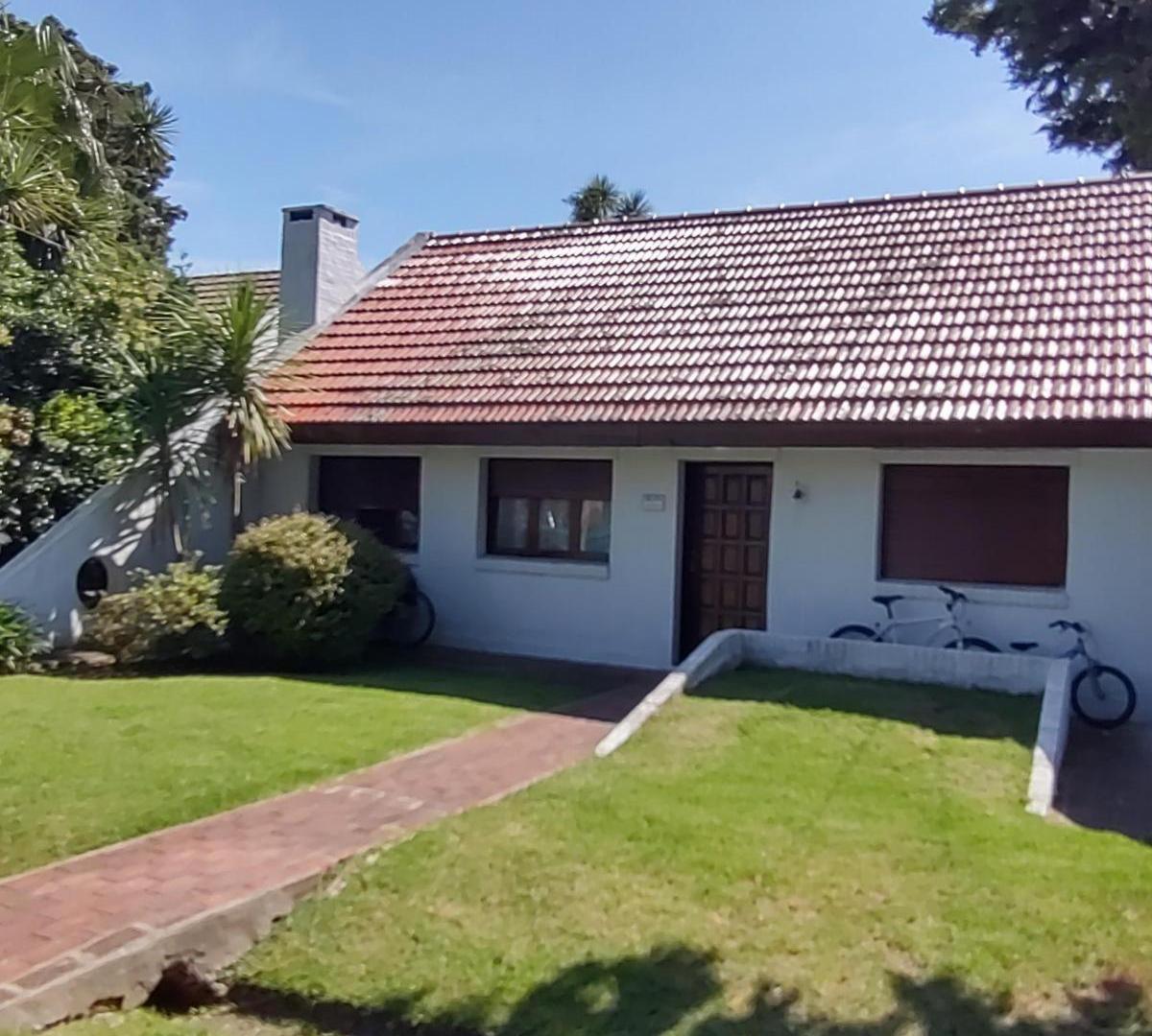 Casa en venta - 4 Dormitorios 2 Baños - Loma Verde