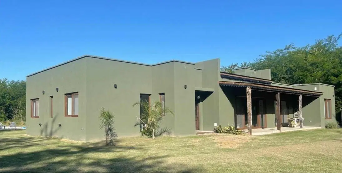 Casa en venta - 3 Dormitorios 3 Baños - 258Mts2 -Terreno 10,600- Monte 4
