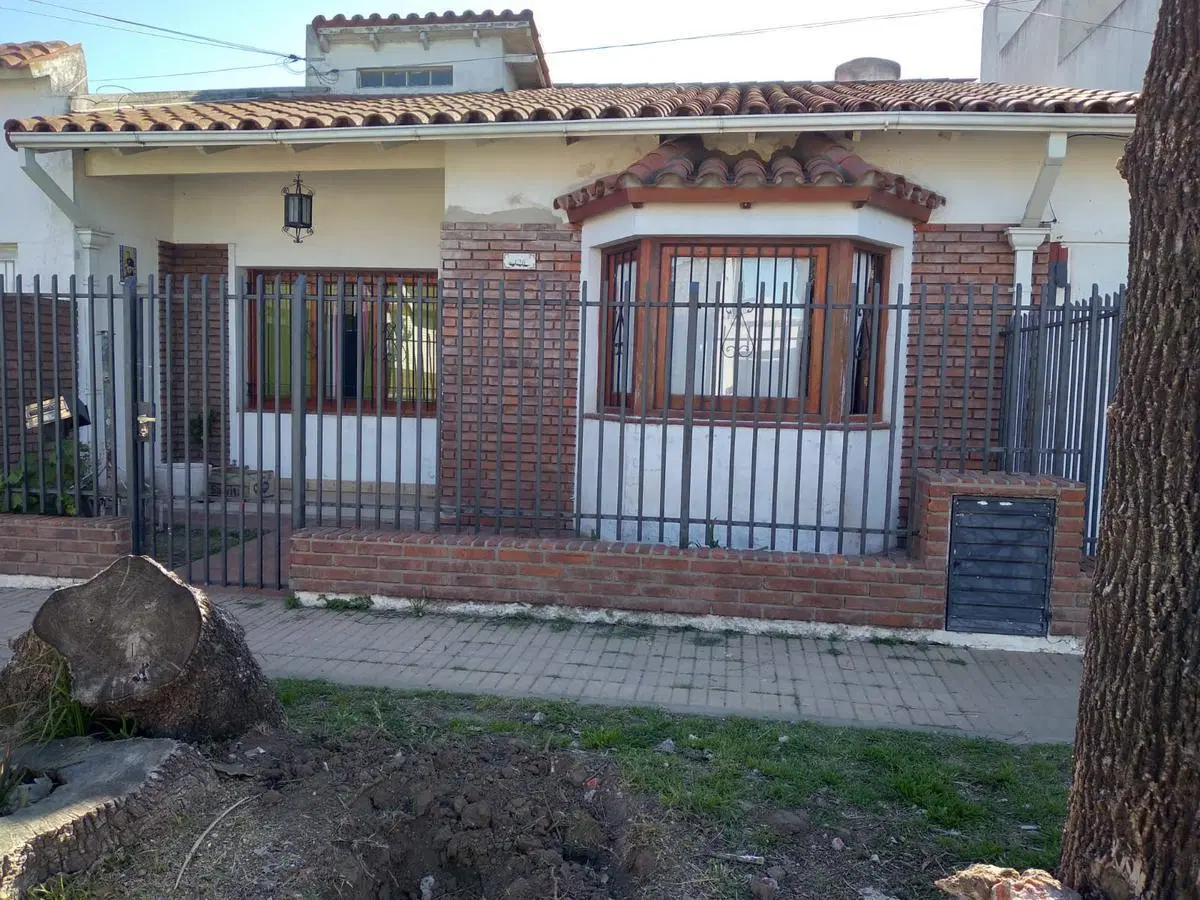 Casa en venta - 3 dormitorios 1 baño 1 cohera - 170mts2 - Lujan 4