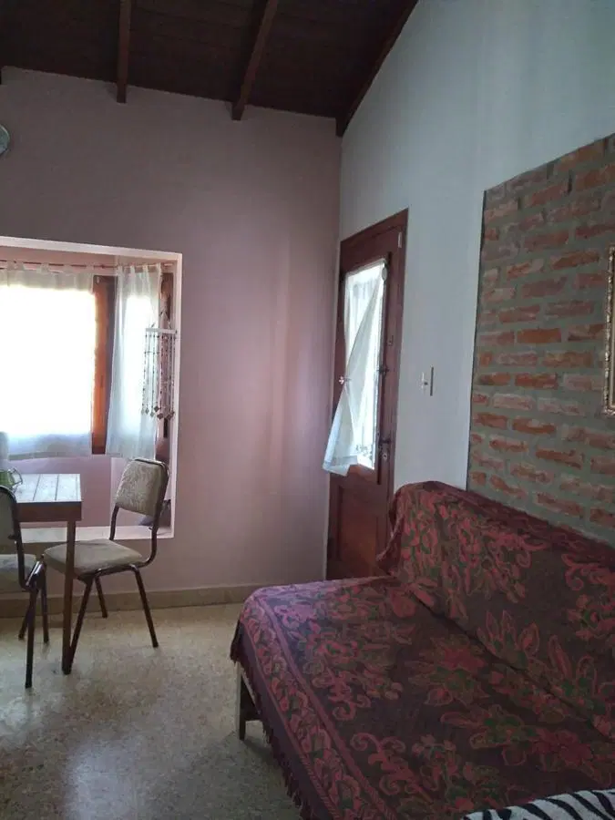 Casa en venta - 3 dormitorios 1 baño 1 cohera - 170mts2 - Lujan 5