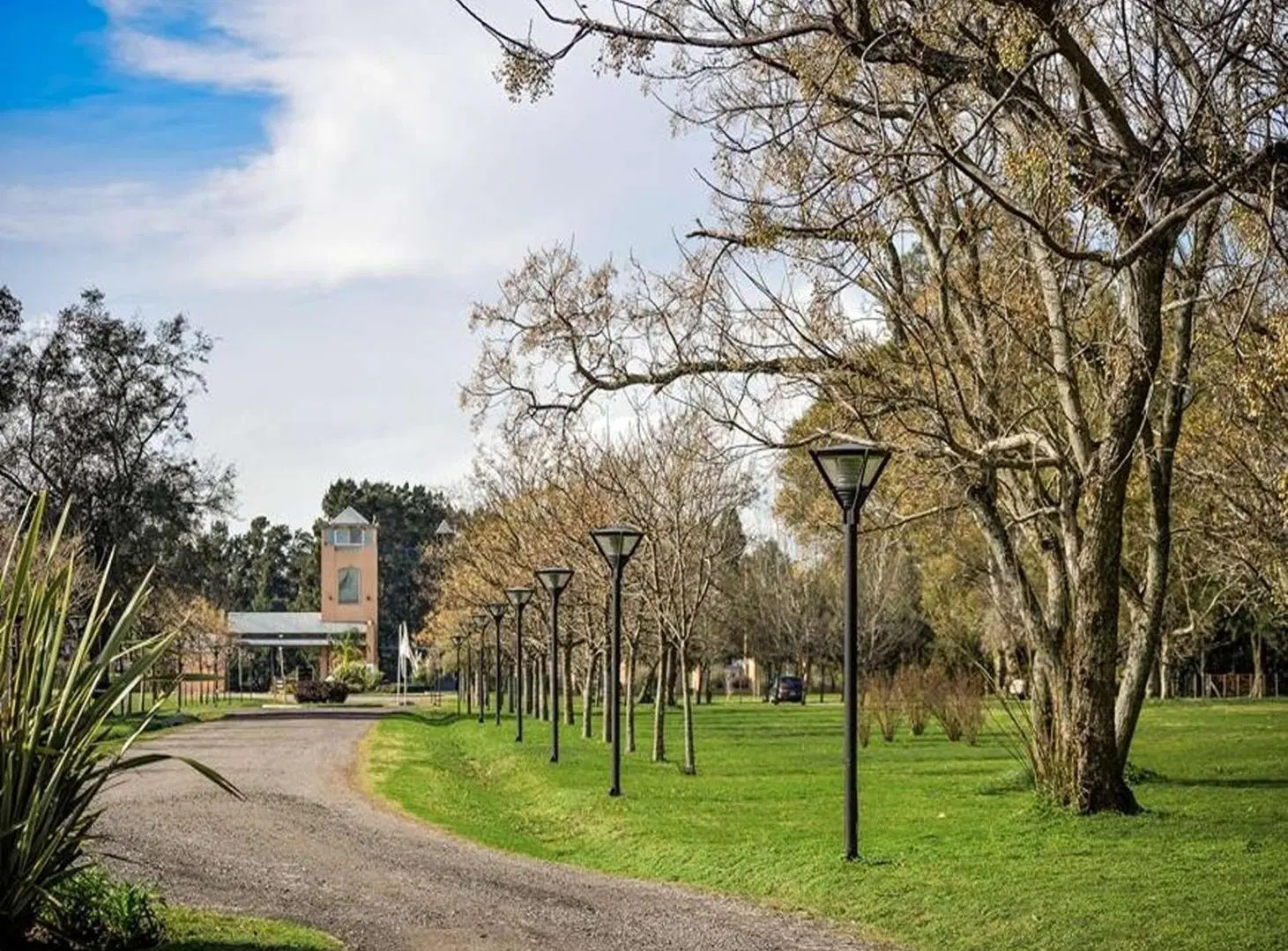 Terreno en venta - 1.800mts2 - Club de Campo El Mirador, Coronel Brandsen 2