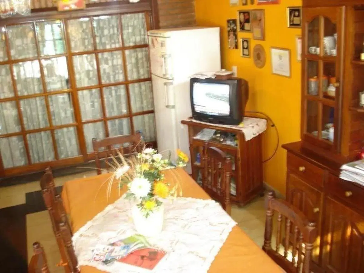 Casa en venta - 3 Dormitorios 3 Baños - 338mts2 - Quilmes 5