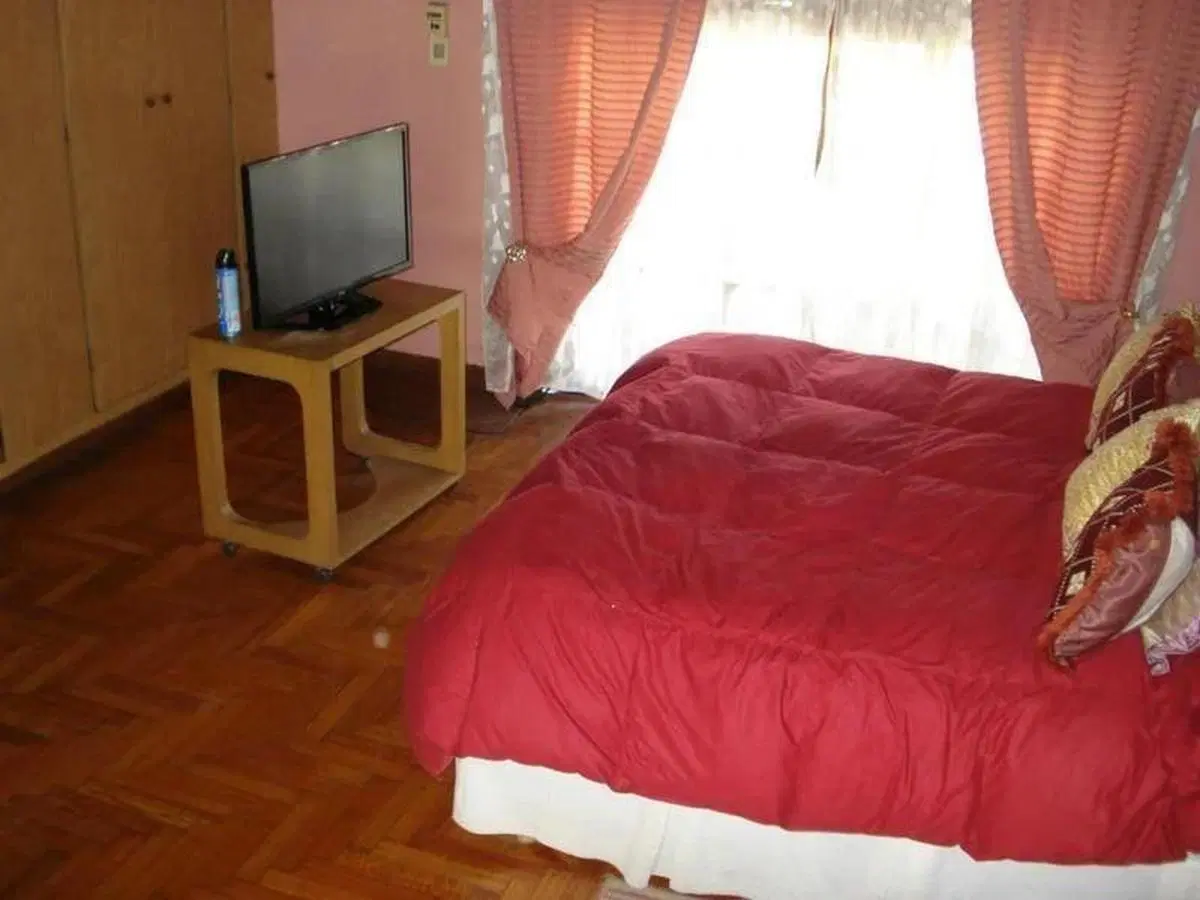 Casa en venta - 3 Dormitorios 3 Baños - 338mts2 - Quilmes 3