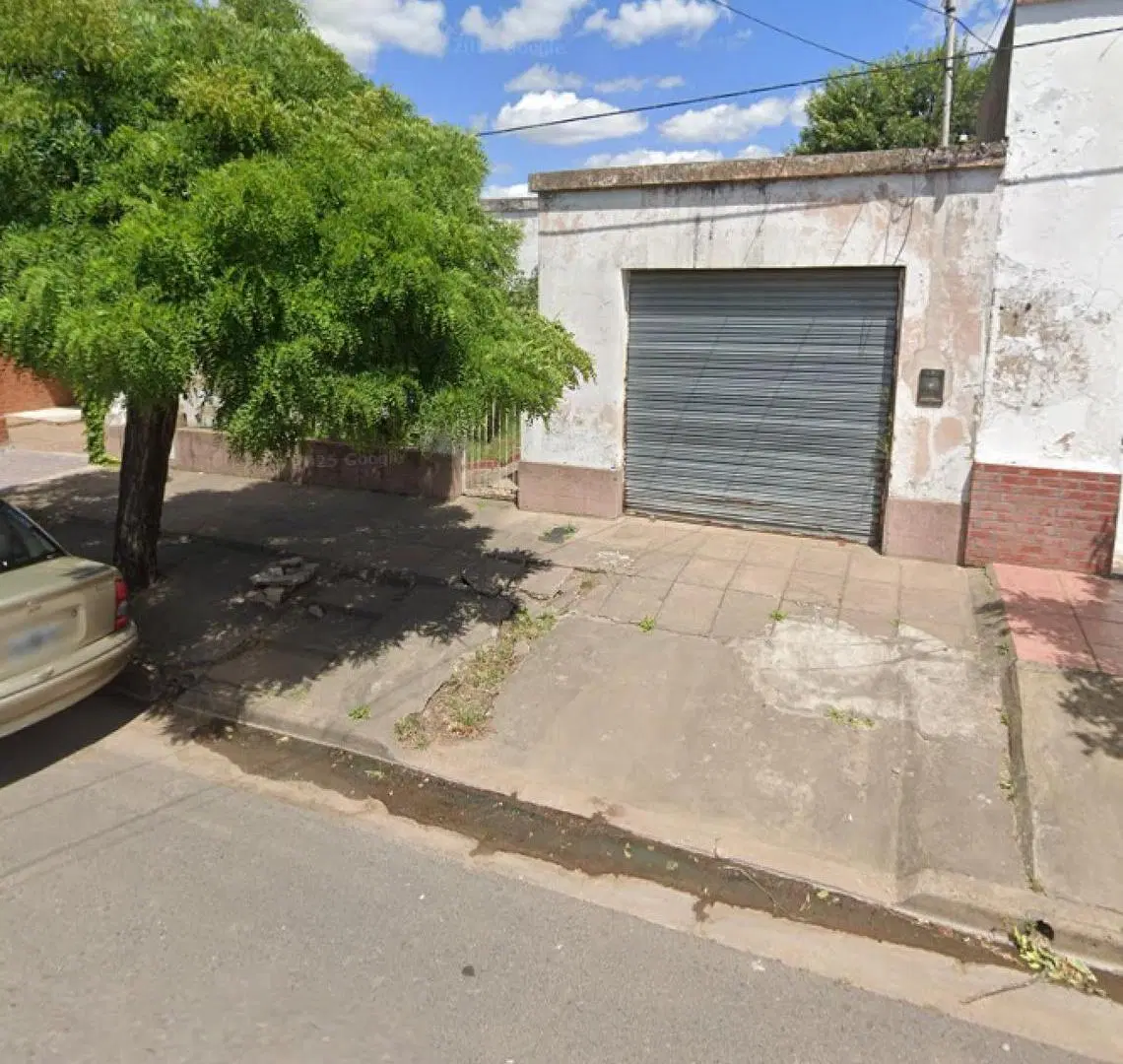 Casa a reciclar en venta - 3 Dormitorios 1 Baño - Salto 2