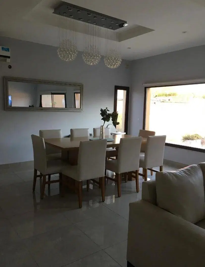 Casa en venta - 3 Dormitorios 3 Baños - Cocheras - 833Mts2 - Alsina 2