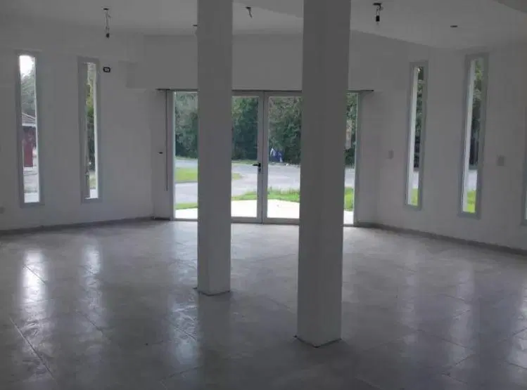 Local en venta - 80mts2 - Los Hornos 2