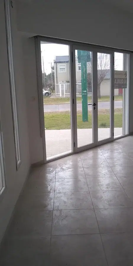 Local en venta - 80mts2 - Los Hornos 5