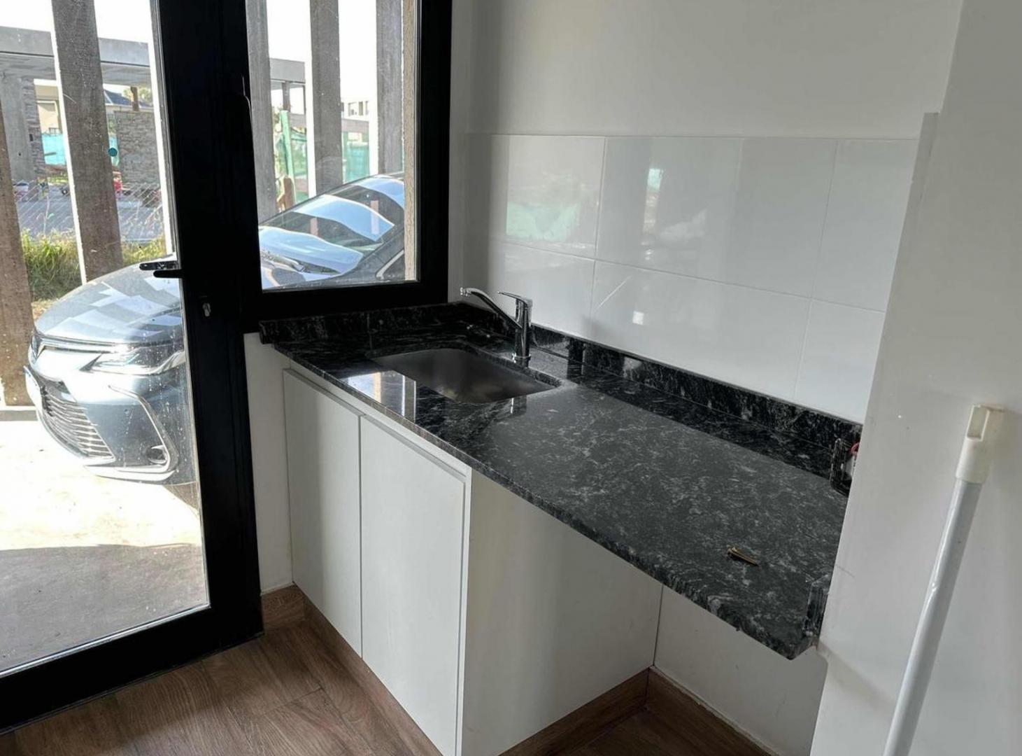 Foto de Casa en venta - 4 Dormitorios 4 Baños - Cochera - 800Mts2 - Lagos de, imagen 4