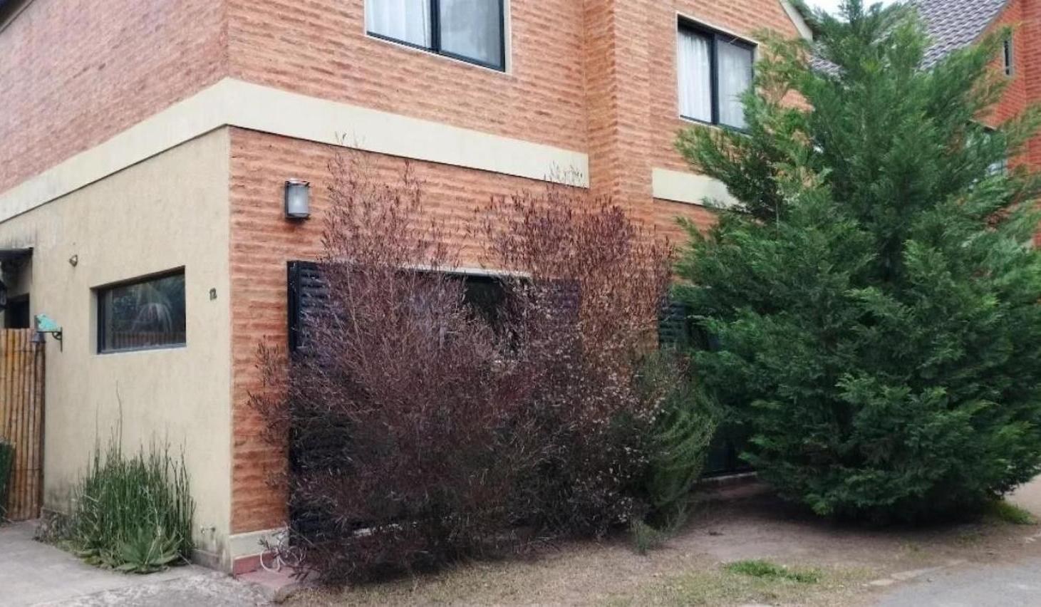Casa en venta - 5 Dormitorios 3 Baños - Cocheras - 340Mts2 - Canning