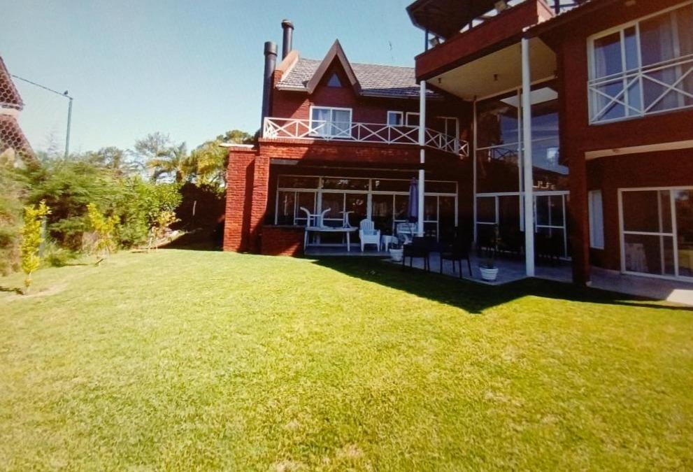 Casa en venta - 5 Dormitorios 4 Baños - 480Mts2 - Canning