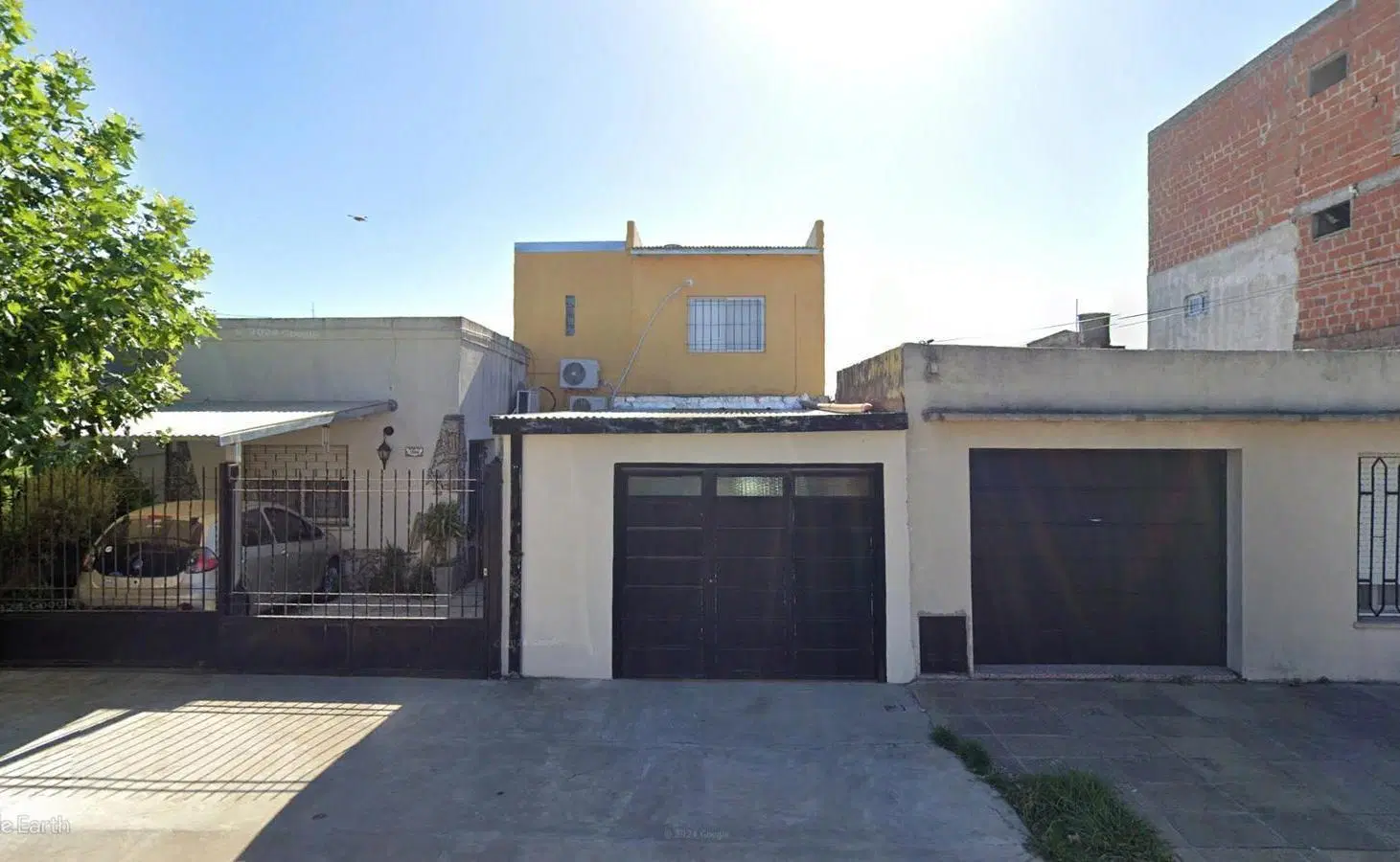 Casa en venta - 3 Dormitorios 1 Baño - Cochera - 330mts2 - Zárate 3