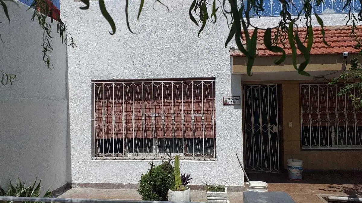 Casa en venta - 2 Dormitorios 2 Baños 2 Cocheras - 300Mts2 - Libertad 4