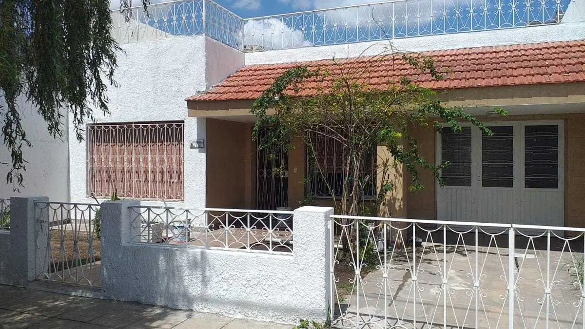 Casa en venta - 2 Dormitorios 2 Baños 2 Cocheras - 300Mts2 - Libertad 1