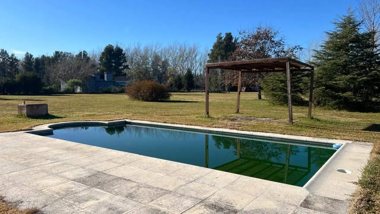 Quinta en venta - 3 Dormitorios 3 Baños - 10000mts2 - Mercedes 2