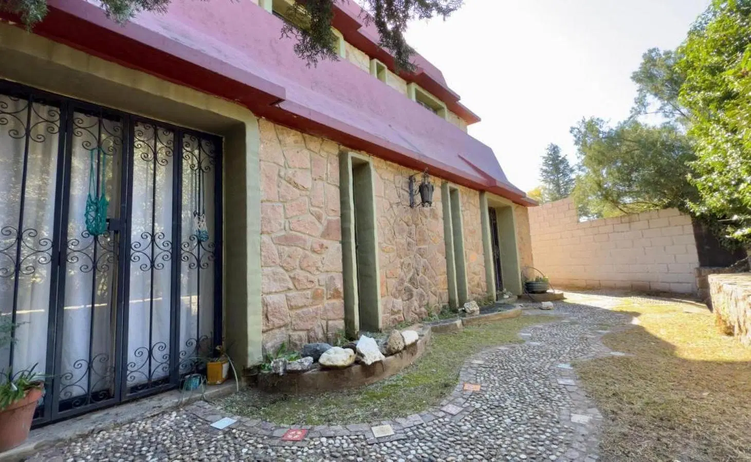 Casa en venta - 4 Dormitorios 2 Baños - Córdoba 5