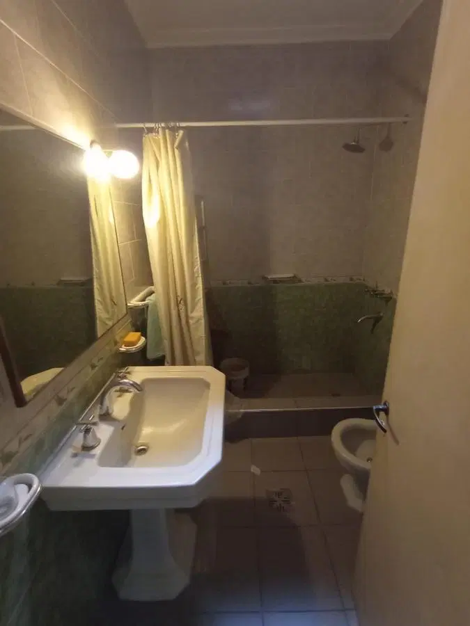 Casa en venta - 2 dormitorios 1 baño -  275mts2 - Tolosa, La Plata 3