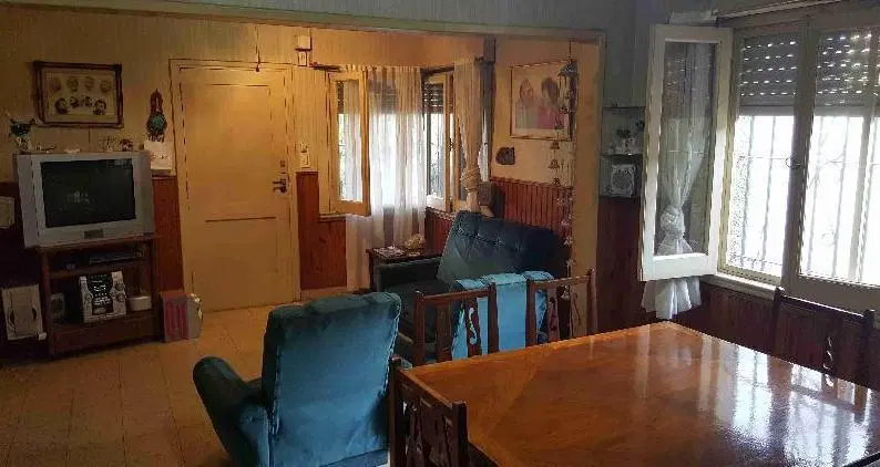 Casa en venta - 2 dormitorios 1 baño -  275mts2 - Tolosa, La Plata 5