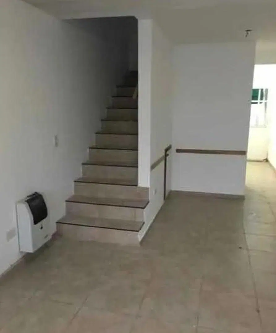 Dúplex en venta - 2 dormitorios 2 baños - cochera - 103mts2 - Los Hornos 3